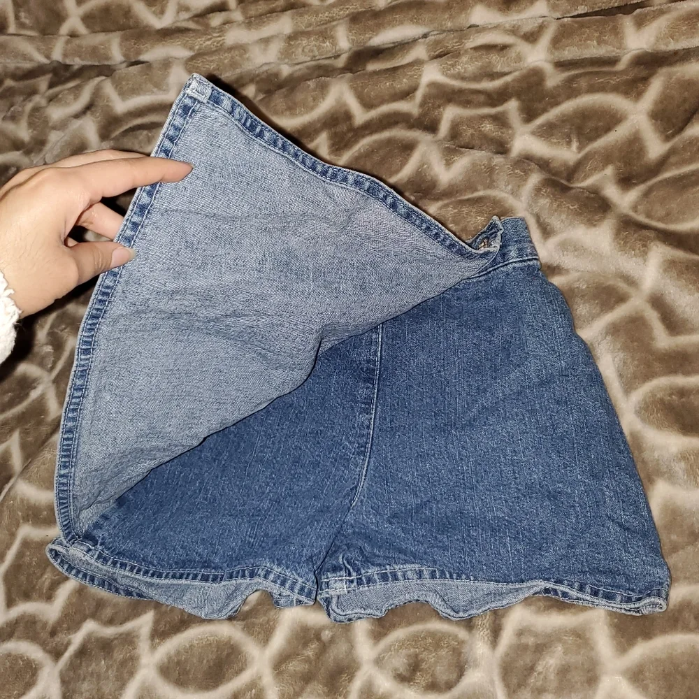 5 for $25 | Vintage OshKosh B'gosh Medium Wash Denim Skort